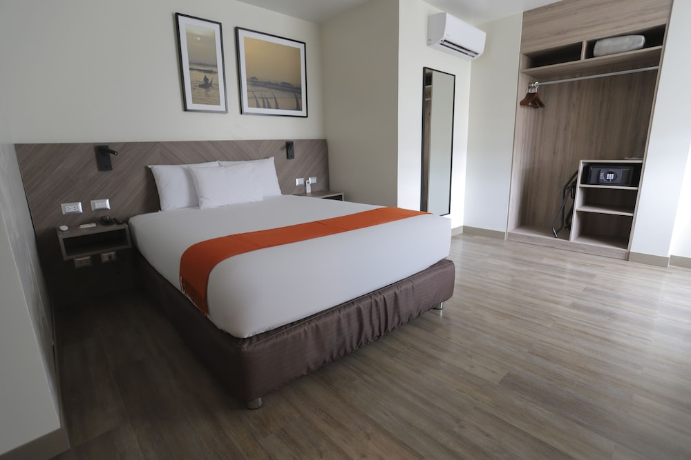 Traditional Room, 1 Queen Bed