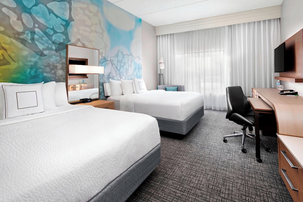 Room, 2 Queen Beds (Mobility Accessible, Roll-In Shower) - Photo 1