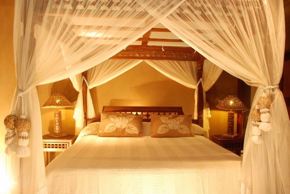 Beachfront Villa photo 2
