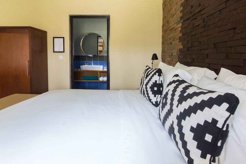Suite, 1 Double Bed, Poolside photo 3