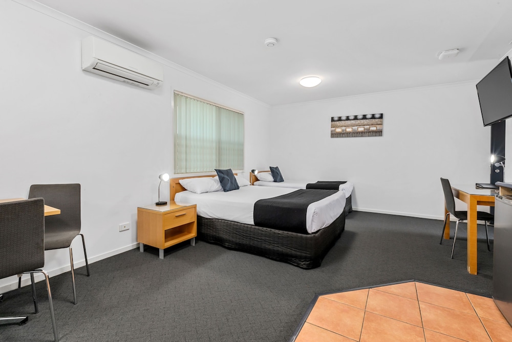 Executive Twin with Kitchenette photo 3