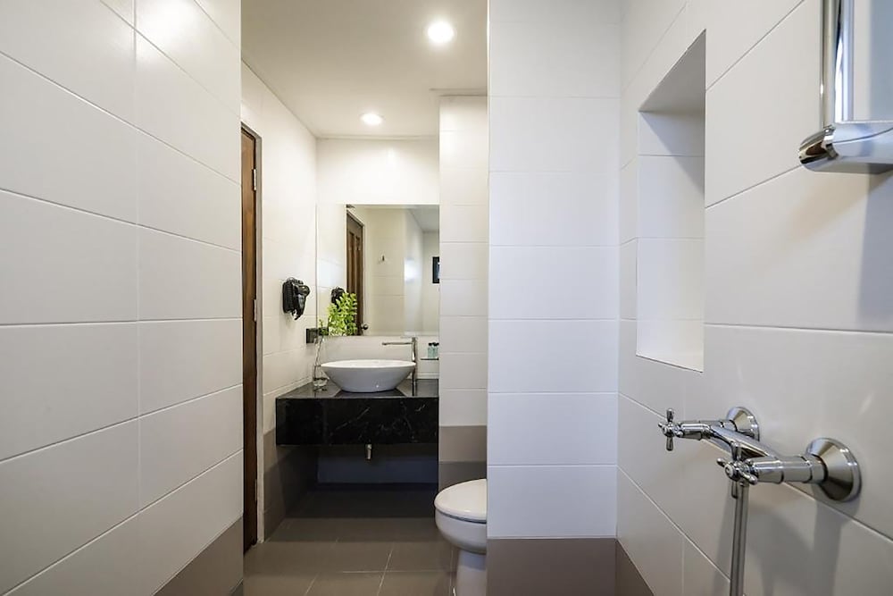 Standard Twin Room - Photo 12