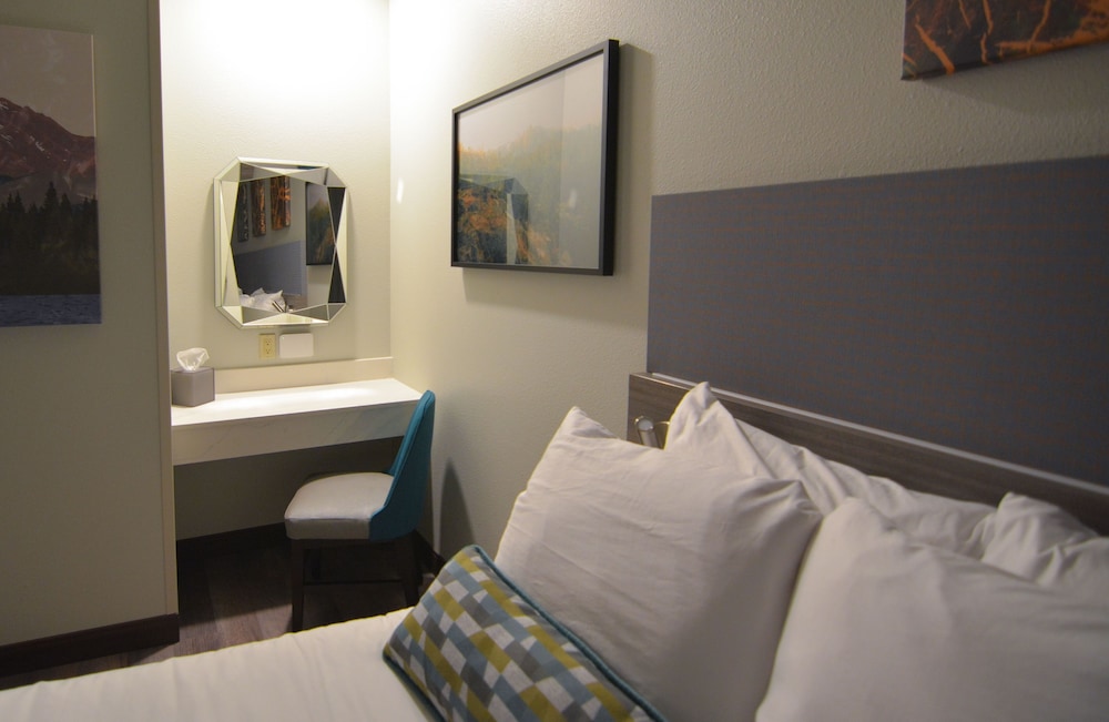 Room, 2 Queen Beds, Balcony, Mountain View, photo 6