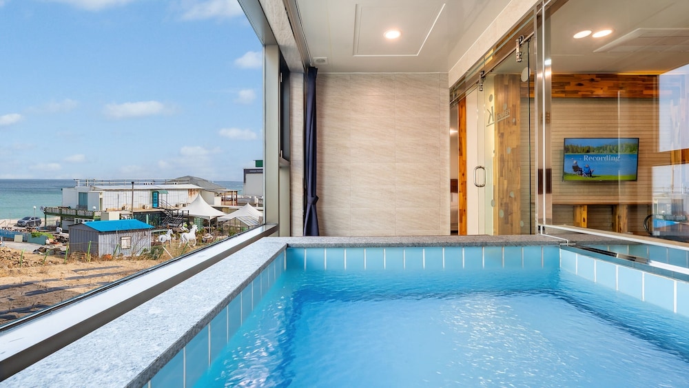 Basic Room, 1 Bedroom (B 201 (Half Ocean View, Jacuzzi))