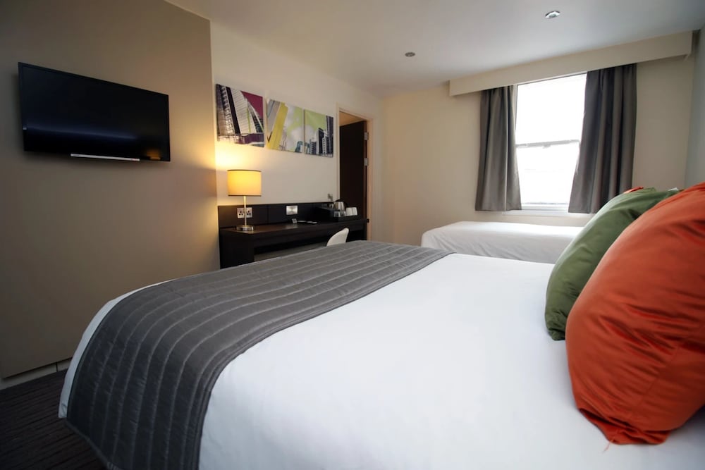 Family Triple Room, Multiple Beds - Photo 3