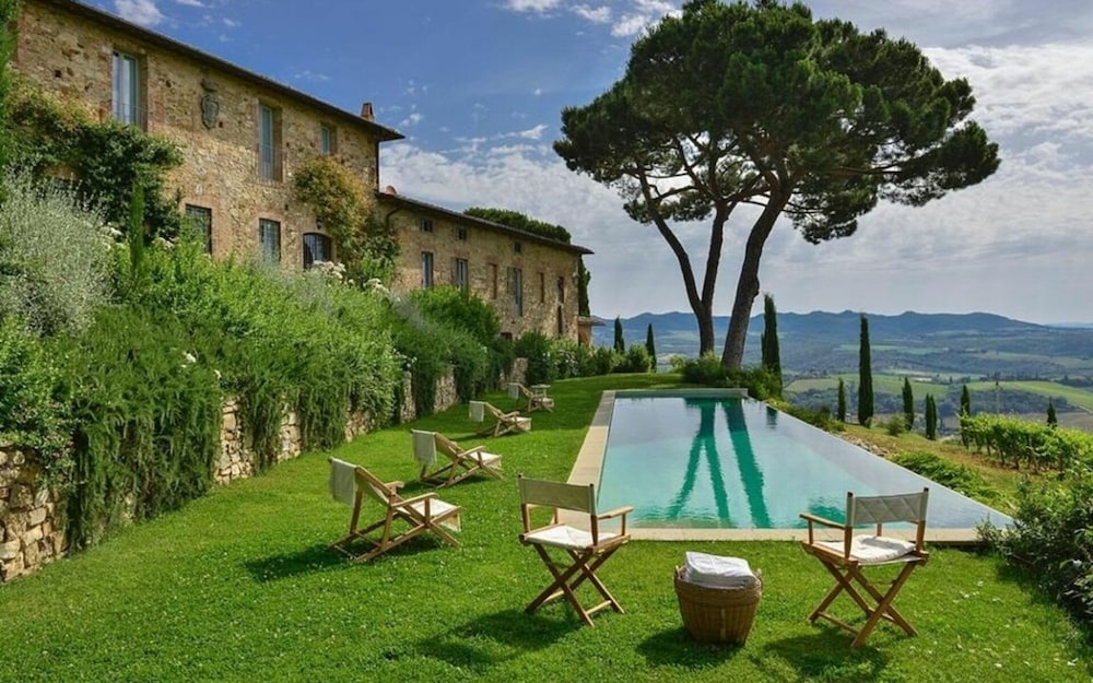 Villa photo 1