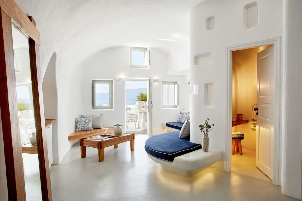 La Perla Villa with Outdoor Hot Tub and Caldera View - Photo 4