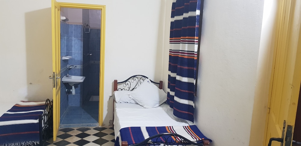 Family Room, Multiple Beds, Private Bathroom photo 3