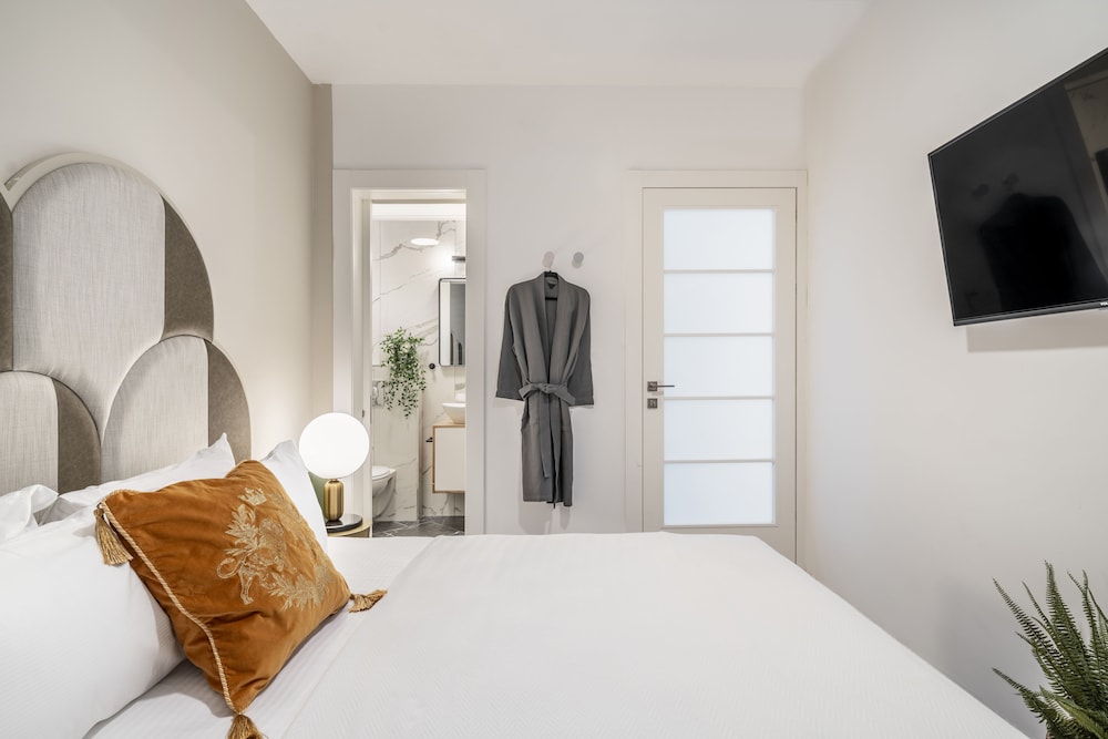 Penthouse, 3 Bedrooms, Balcony photo 3