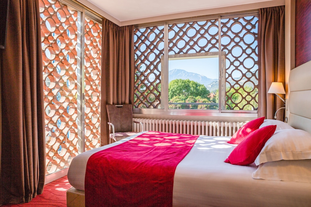 Deluxe Double or Twin Room - Photo 9