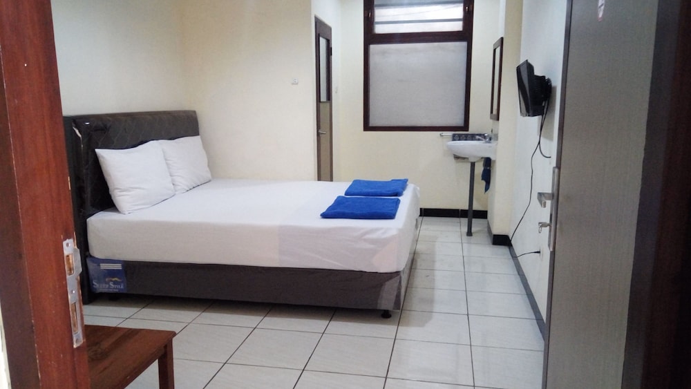 Economy Double Room photo 1