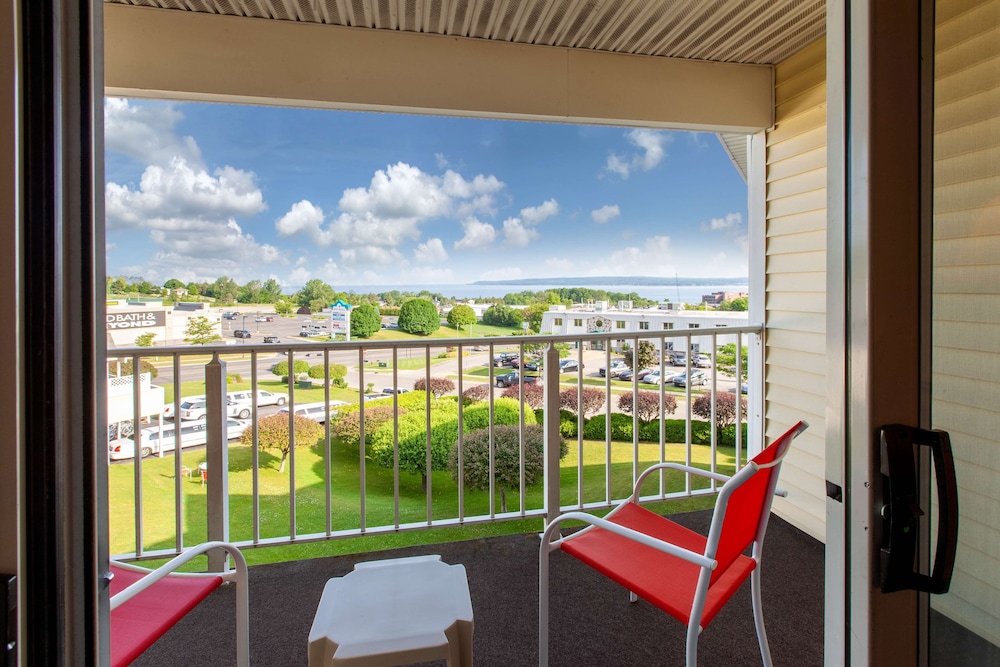Suite, 1 King Bed, Jetted Tub, Non Smoking, Balcony photo 1