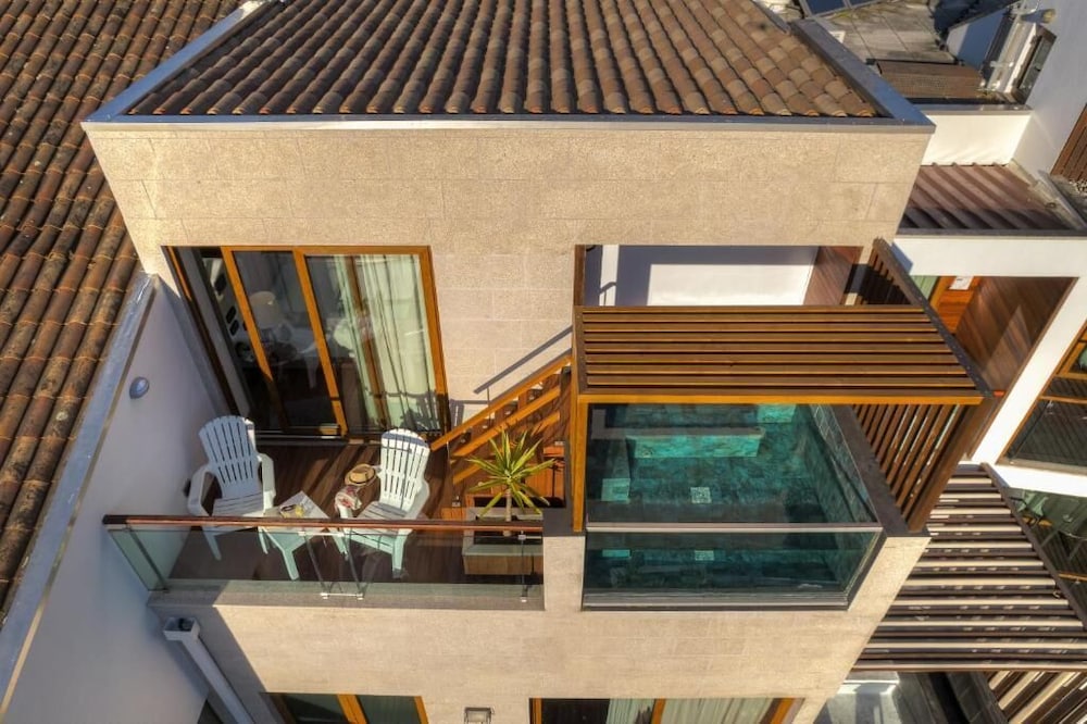 Panoramic Suite, 1 King Bed, Balcony - Photo 2