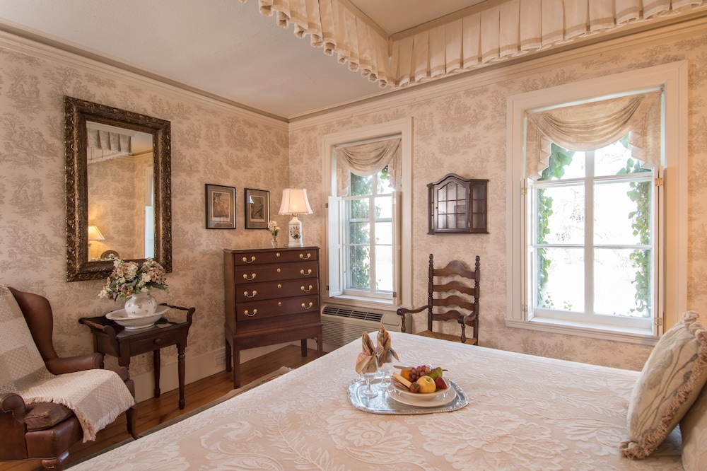 Standard Room, 1 King Bed - Photo 2