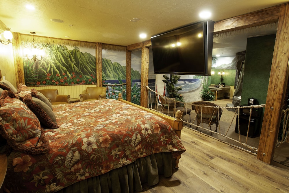 Suite, 1 King Bed (Hawaii Theme)