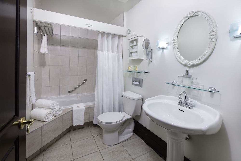 Prestige Clos St-Louis - 1st or 2nd floor, no elevator