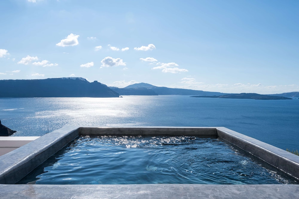 Deluxe Suite with Outdoor Hot tub - Photo 8