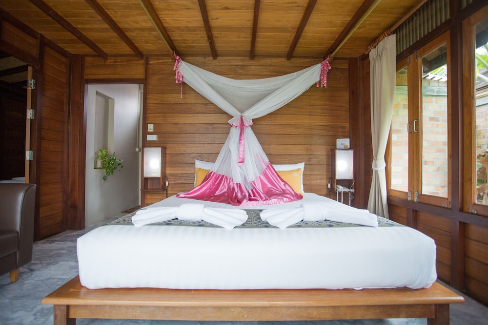Villa, 3 Bedrooms, Terrace, Poolside
