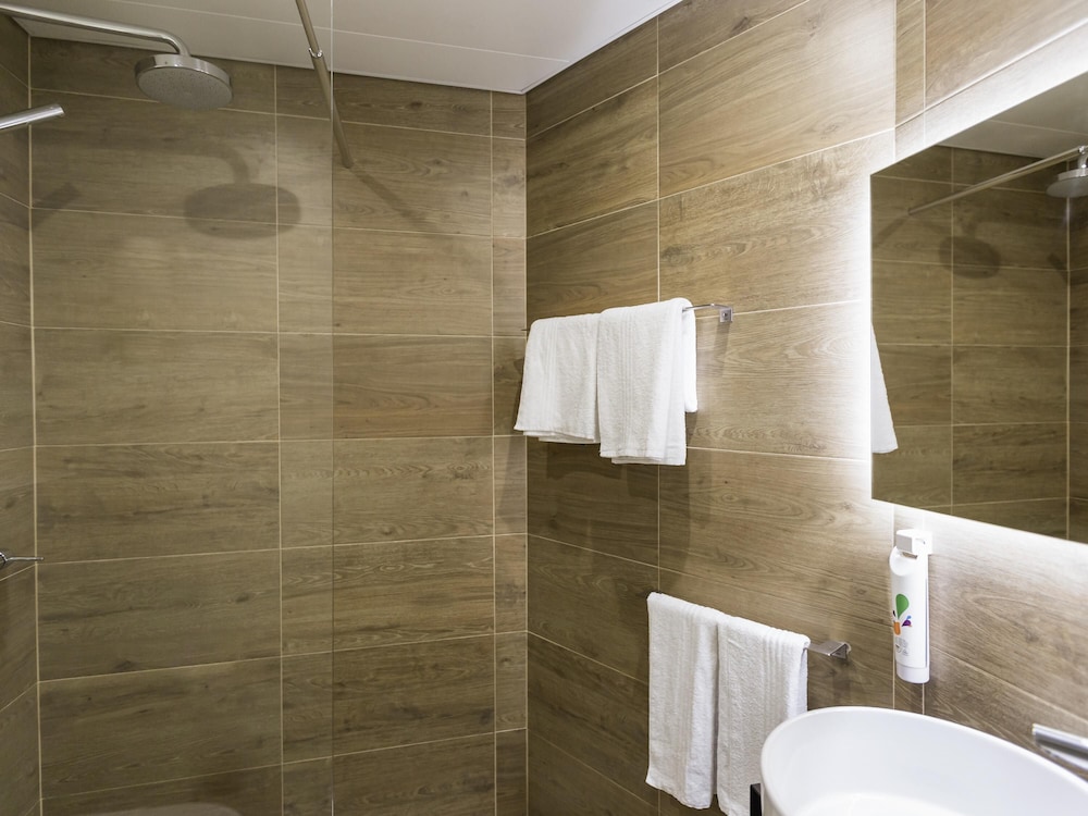 Superior Room, Multiple Beds - Photo 4