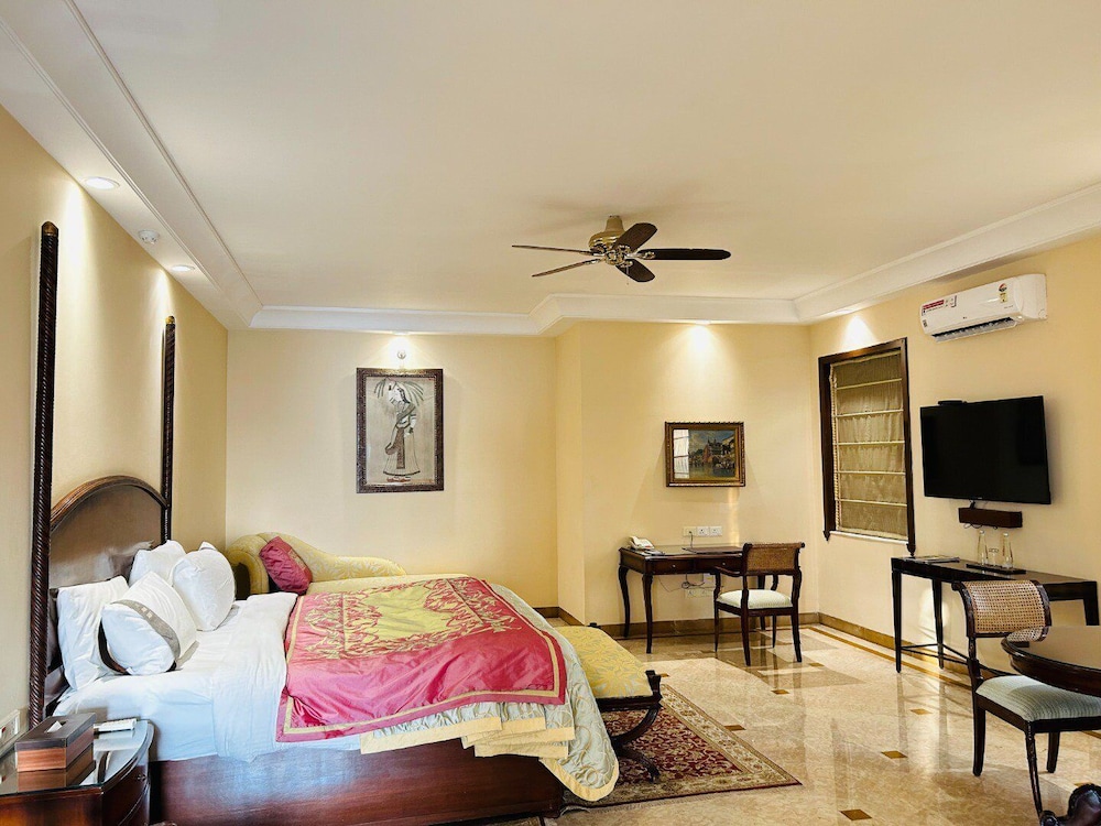 Suite - Photo 2