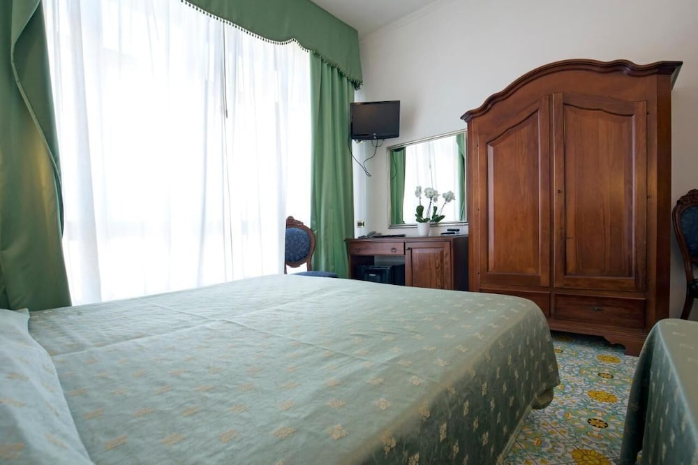 Standard Triple Room - Photo 2