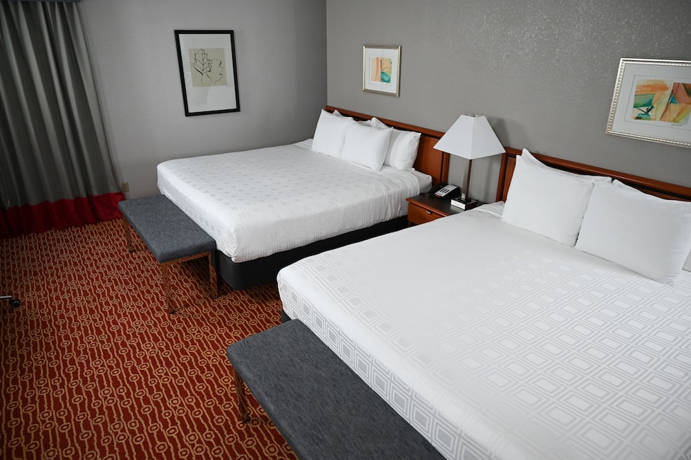 Standard Room, 2 King Beds photo 1