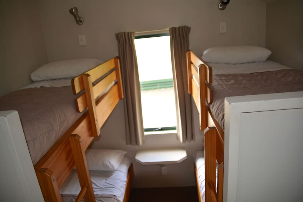 Standard Suite, 2 Bedrooms, Non Smoking, Kitchen (Motel)