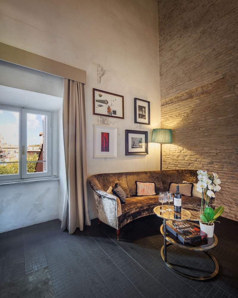 DOM Suite Terrace thumbnail 5