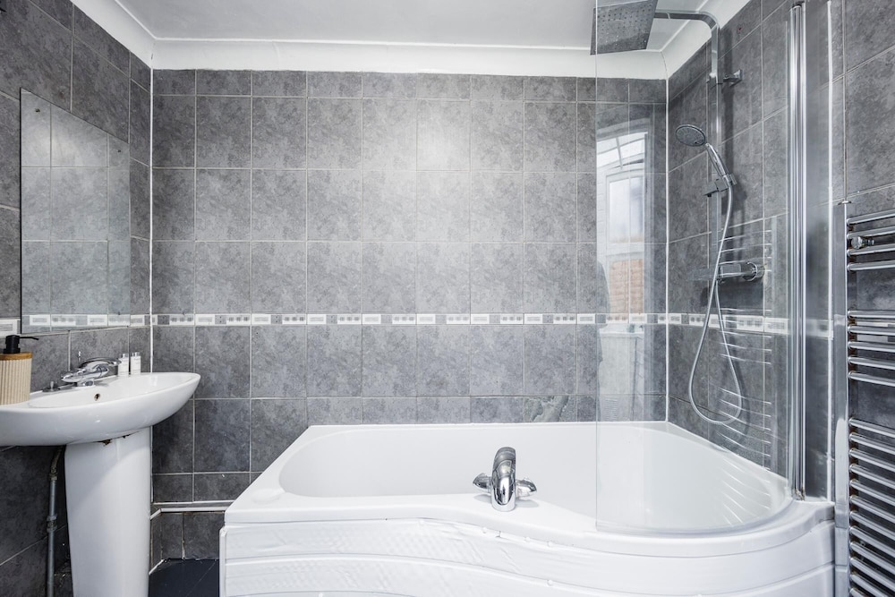East Croydon Home - Contractors, 사진 17