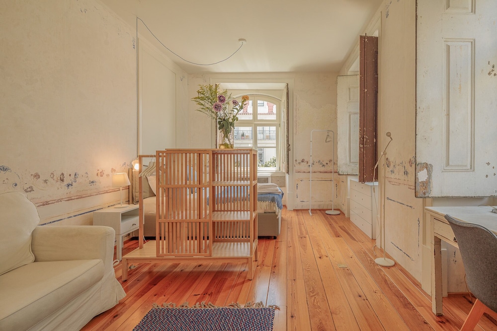 The Windows Studio Apartment (3B) photo 1