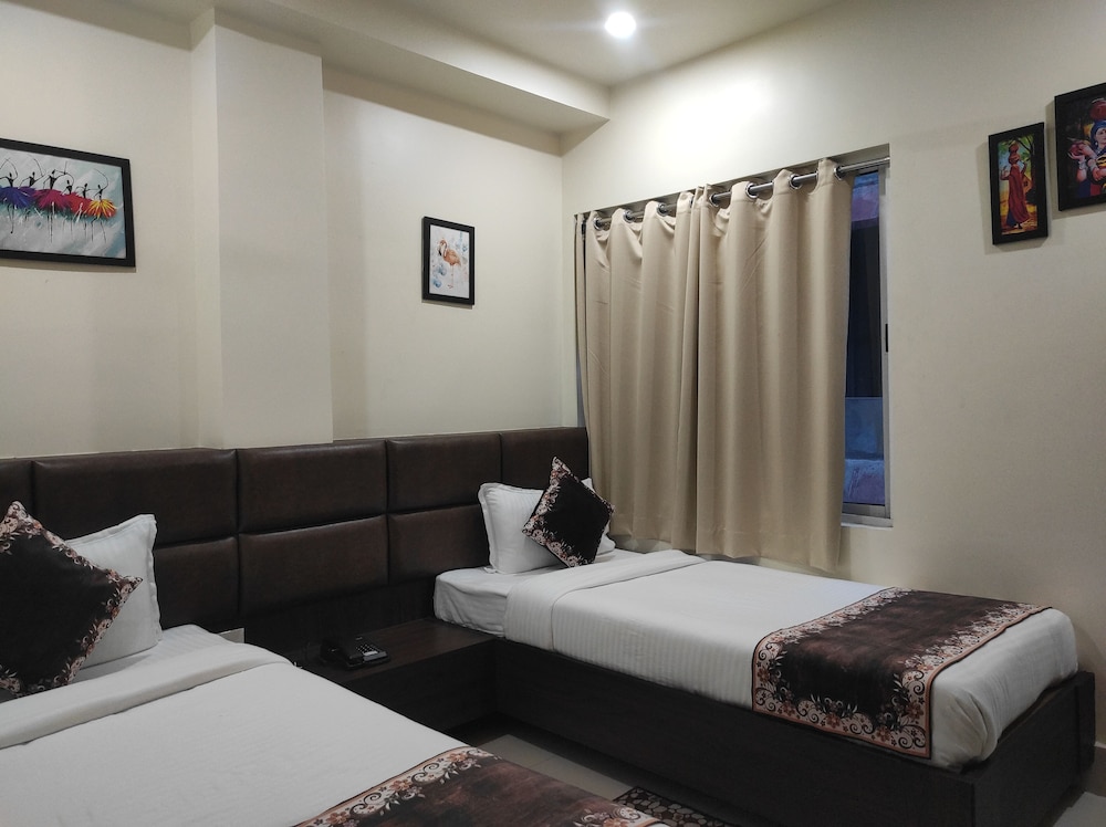 Standard Twin Room - Photo 9