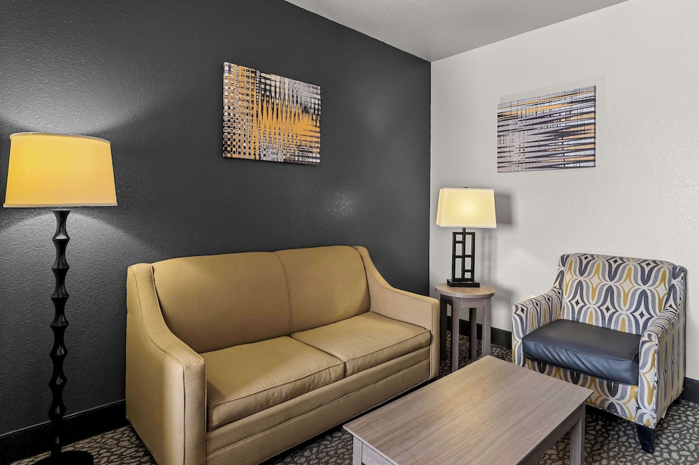 Suite, 1 King Bed with Sofa bed, Non Smoking, Microwave (with Sofabed) - Photo 2
