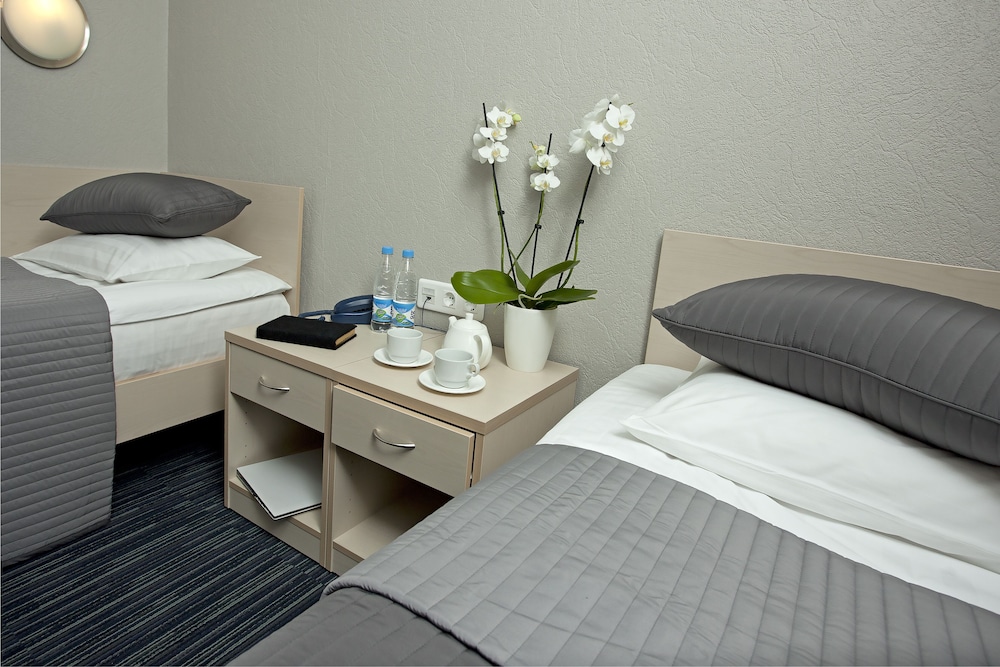 Twin Room, No Windows (12 часов/hours) photo 1