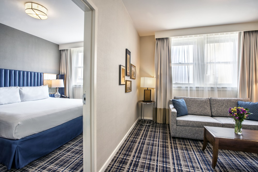 Suite, 1 King Bed - Photo 1