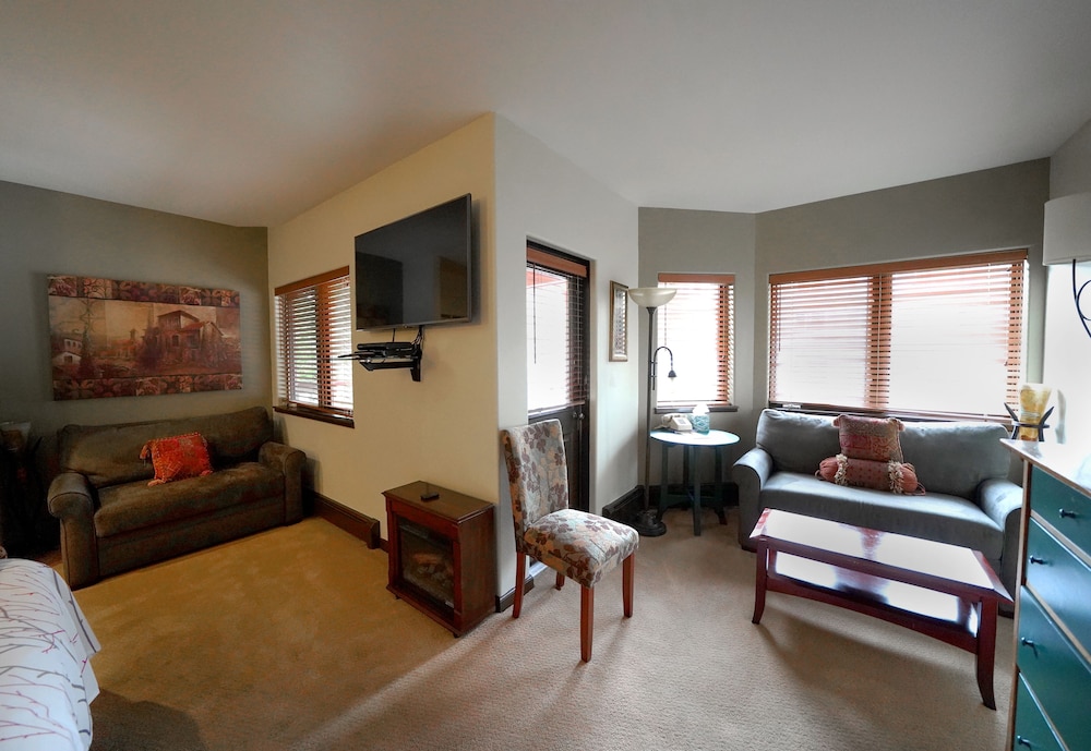 Premium Room, Multiple Beds, Mountain View, Mountainside