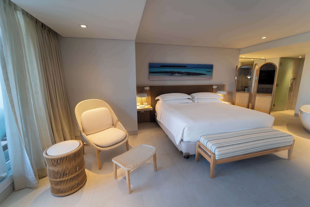 Premium Suite, 1 King Bed, Bay View photo 2