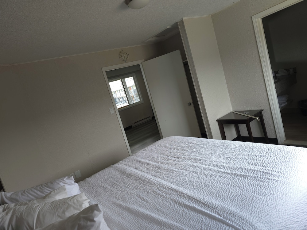 Suite, 1 Bedroom, Non Smoking (1 King Bed, Edison Suite) - Photo 3
