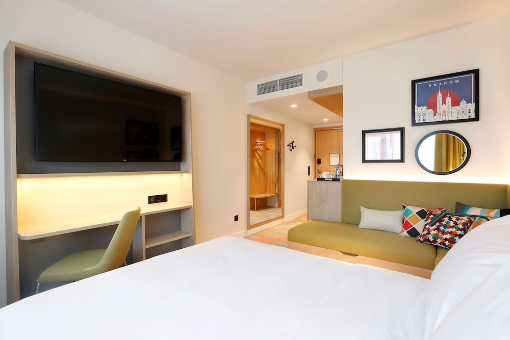 Room, 1 Queen Bed with Sofa bed - Photo 4
