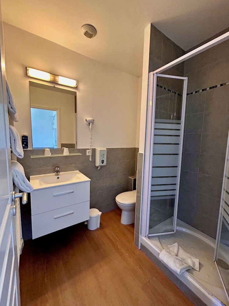 Double Room - Photo 13