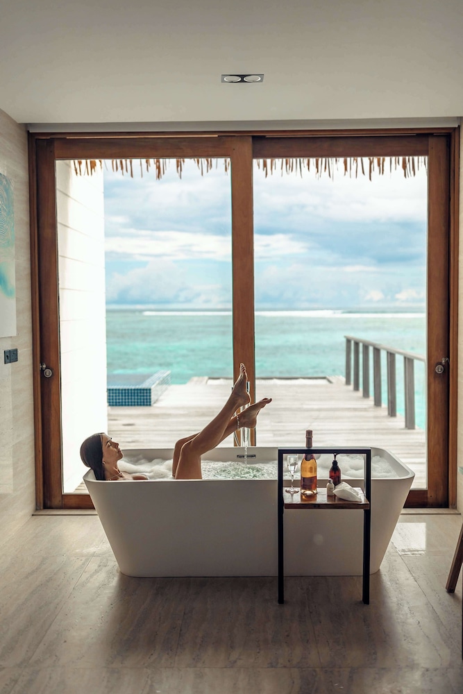 Water Villa with private pool & free access to VIP seaplane lounge on arrival - Photo 9