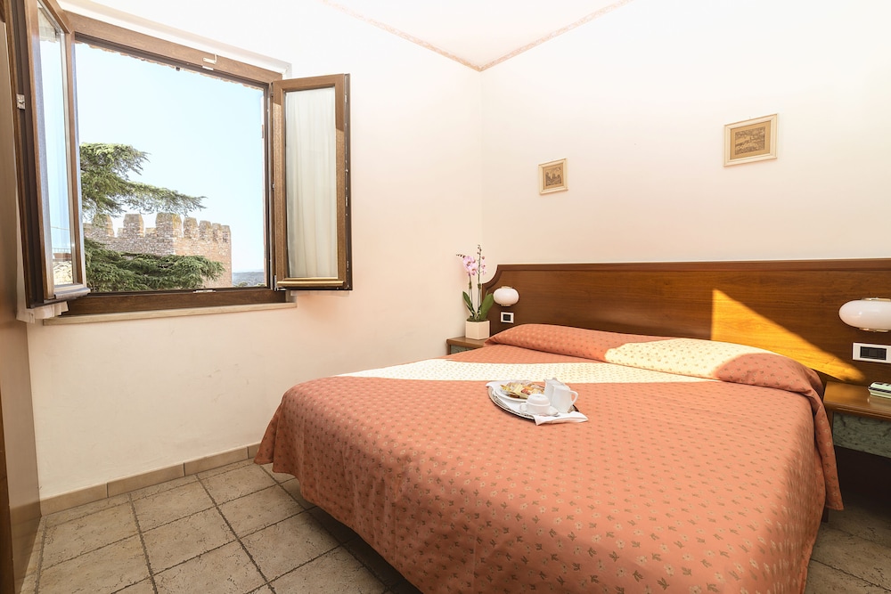 Double Room Single Use (2 single bed) photo 1