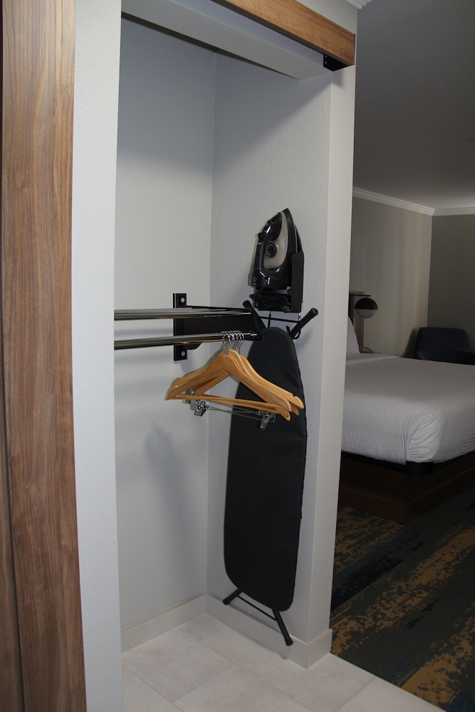 Room, 1 King Bed, Non Smoking - Photo 2