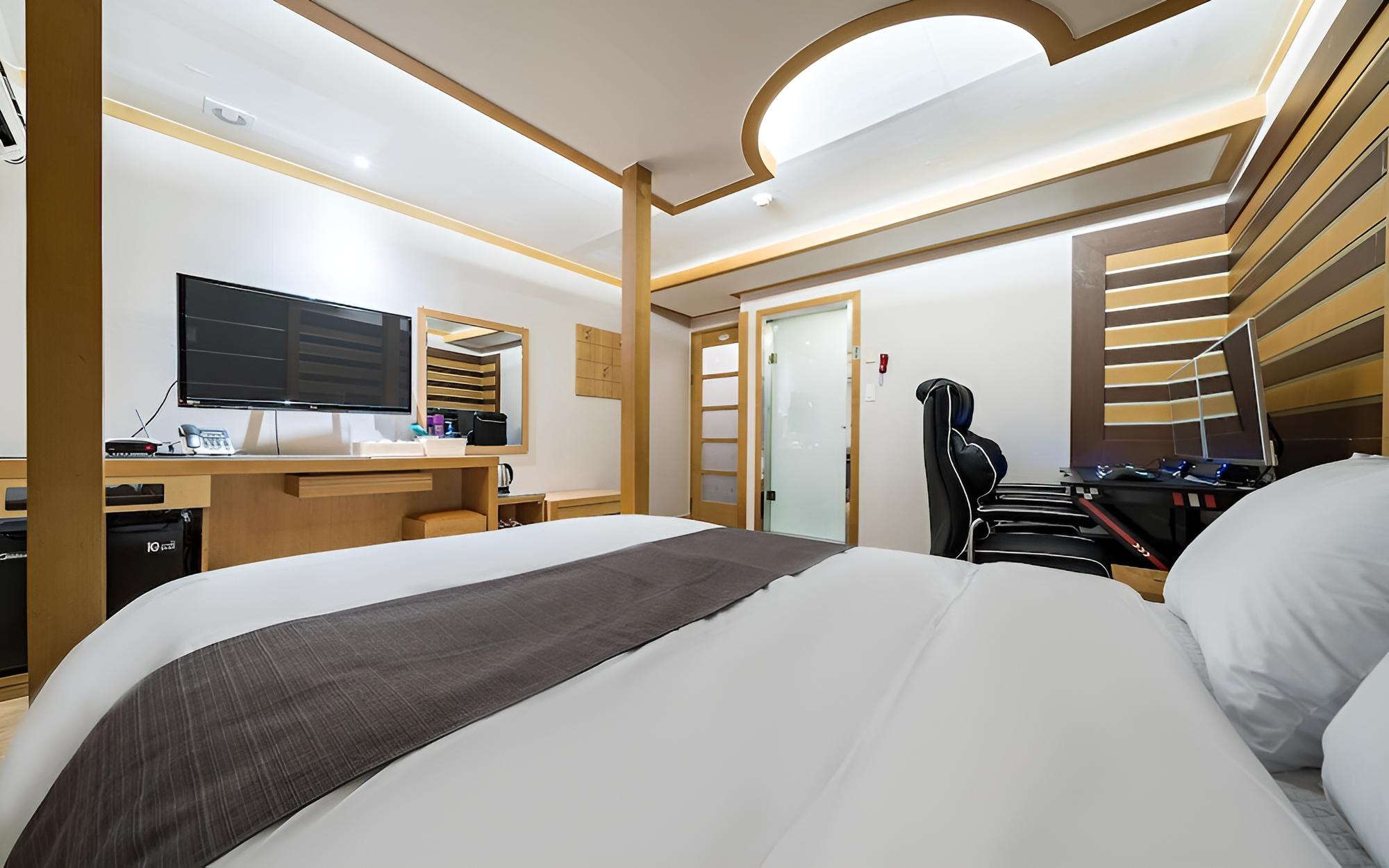Room (Gaming room (2PC GTX2060)) photo 2