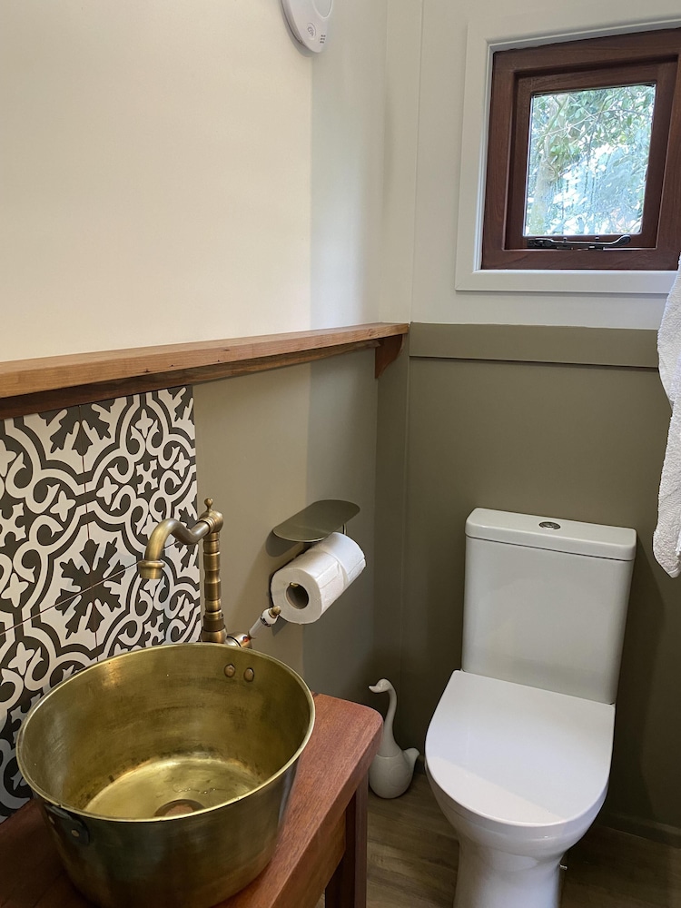 Deluxe Room, Private Bathroom, Lake View photo 3