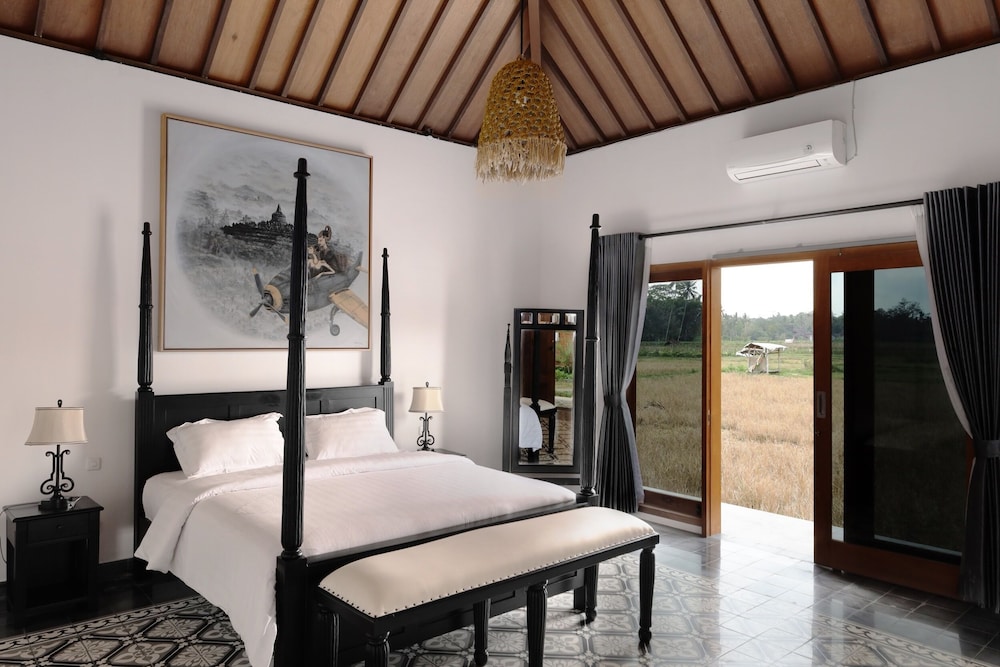 Deluxe Double Room, 1 Queen Bed, Non Smoking, Mountain View photo 2