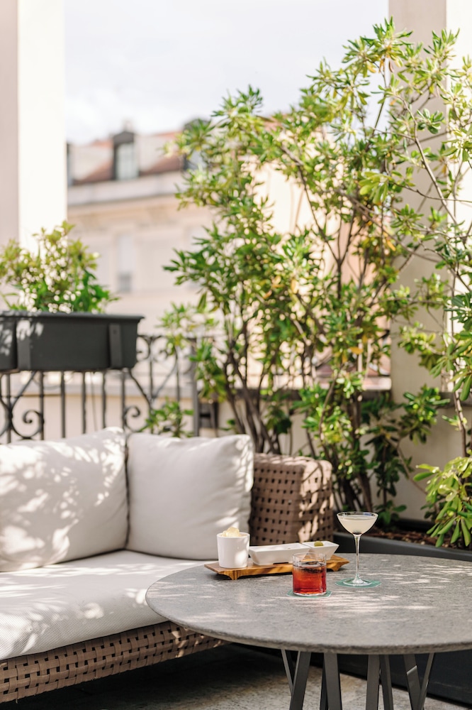 Suite, 1 King Bed, Terrace