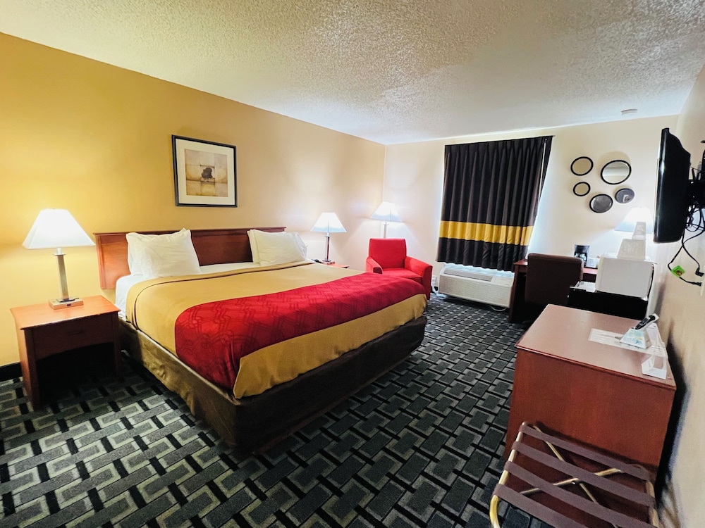 Classic Room, 1 King Bed photo 2