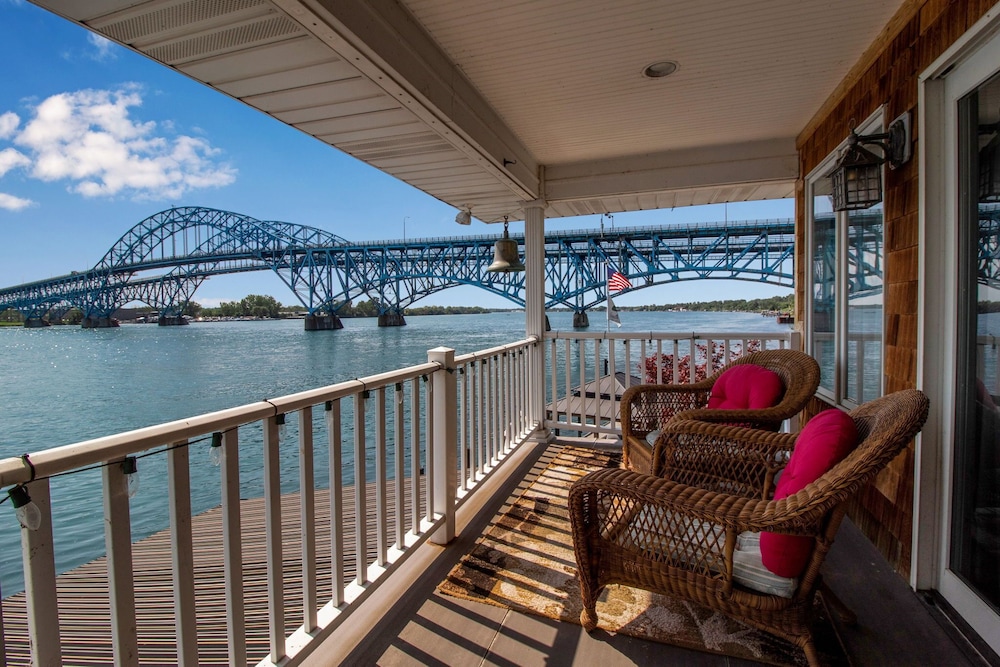 Romantic Suite, Ensuite, River View photo 2