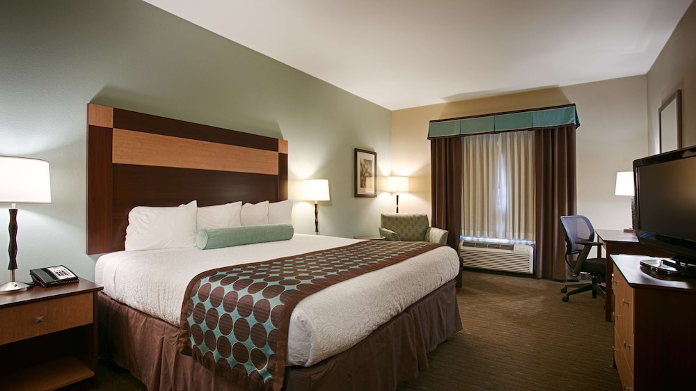 Standard Room, 1 King Bed, Non Smoking, Refrigerator & Microwave photo 1
