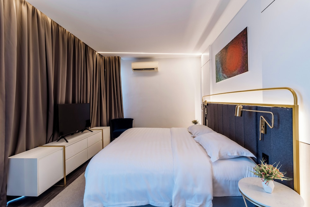Deluxe Room - Photo 6